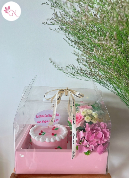 HỘP BÁNH KEM VÀ HOA HỒNG